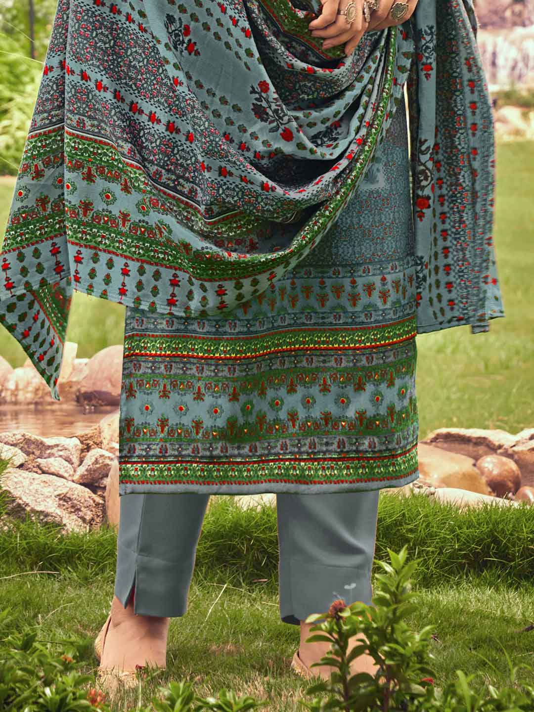 Woollen Pashmina Grey Printed Unstitched Winter Suit