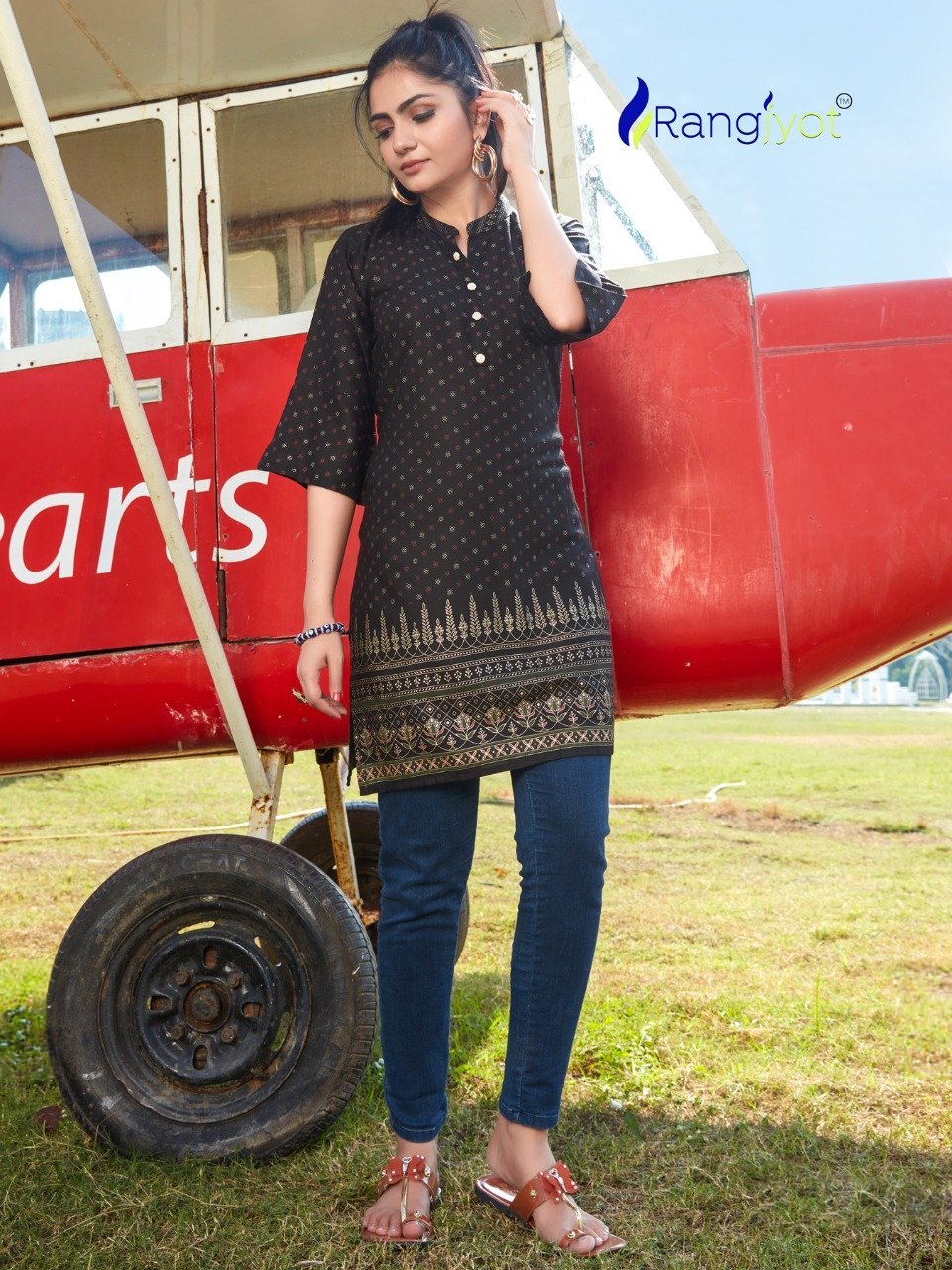 Rangjyot Short Stylish Kurtis for Women Black