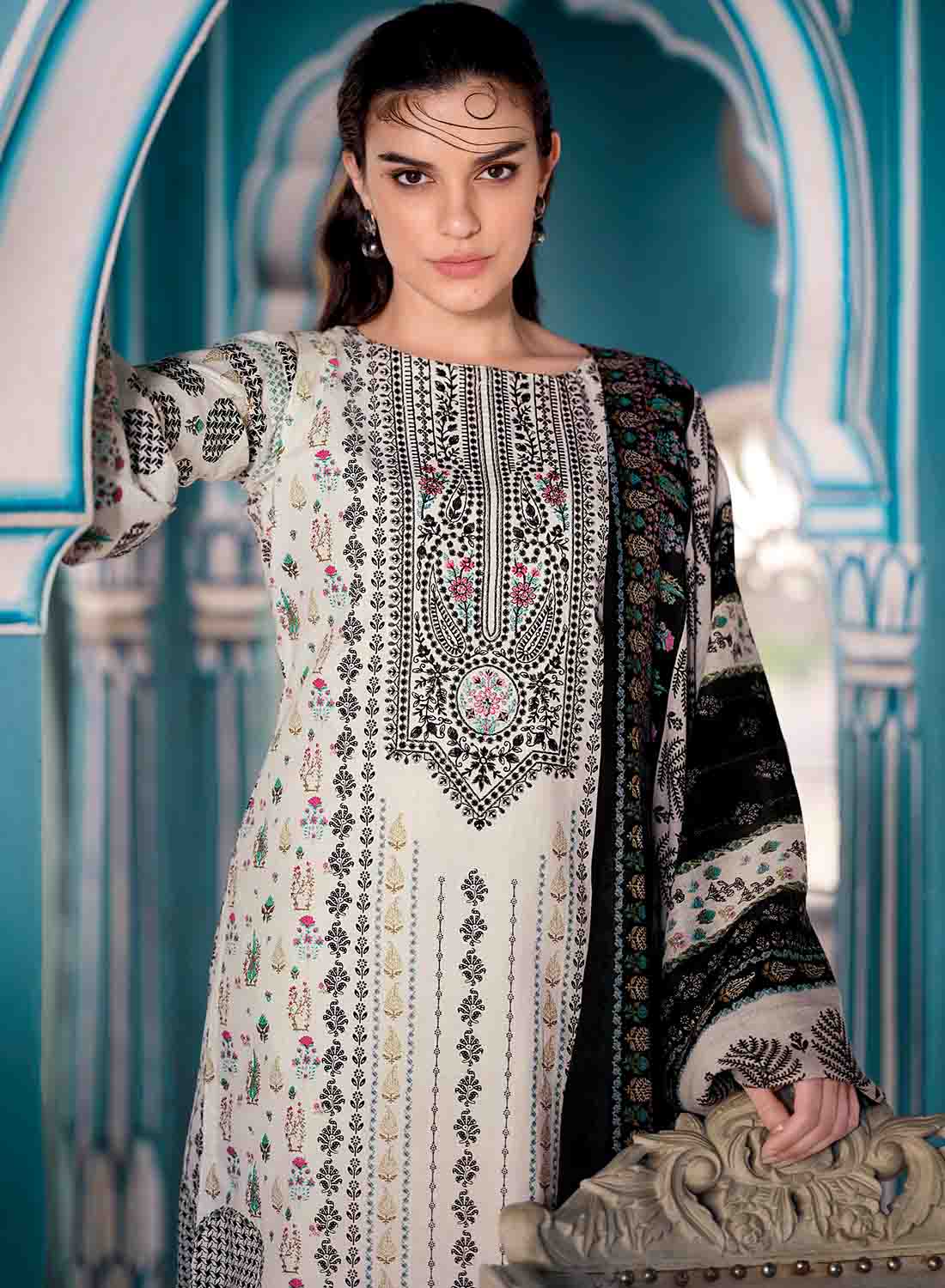 Women's Off-White Pakistani Print Unstitched Cotton Suit Dress Material