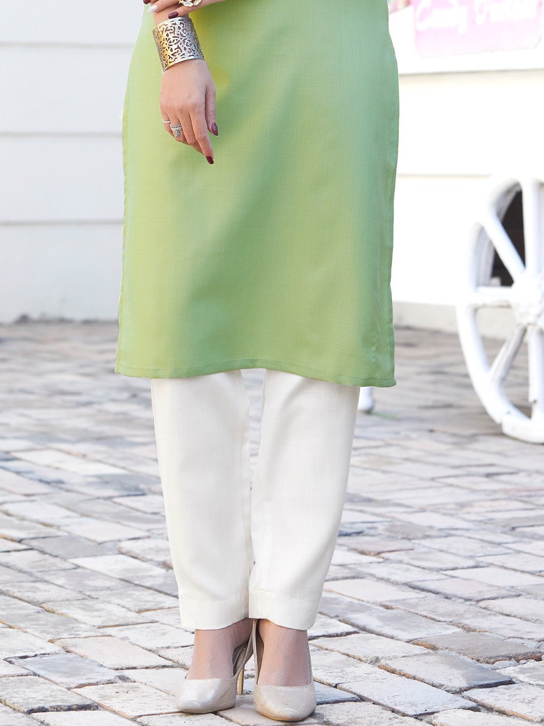 Embroidered Green Women's Side Slit Cotton Kurta - Stilento