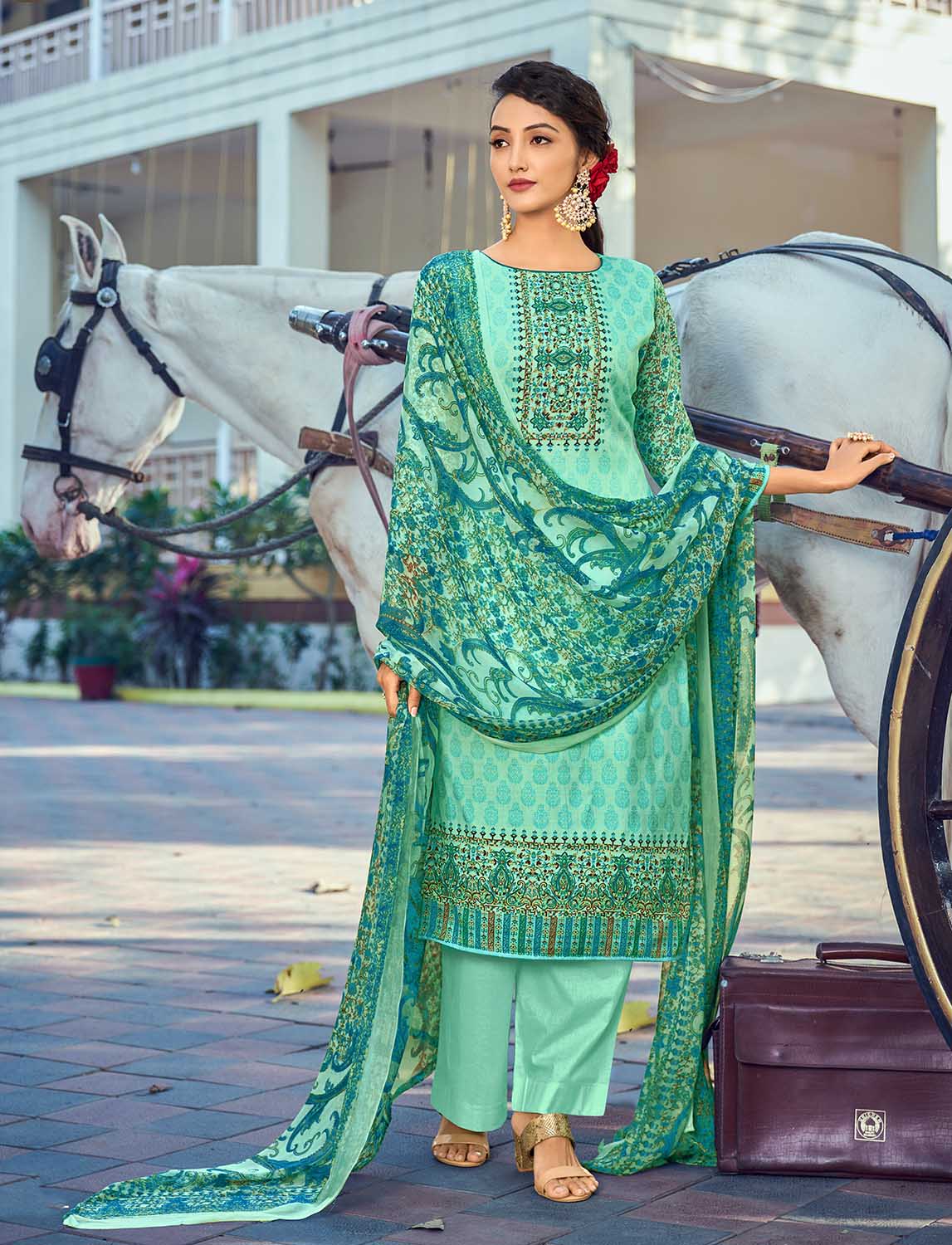 Daily Wear Unstitched Cotton Women Green Suit Material