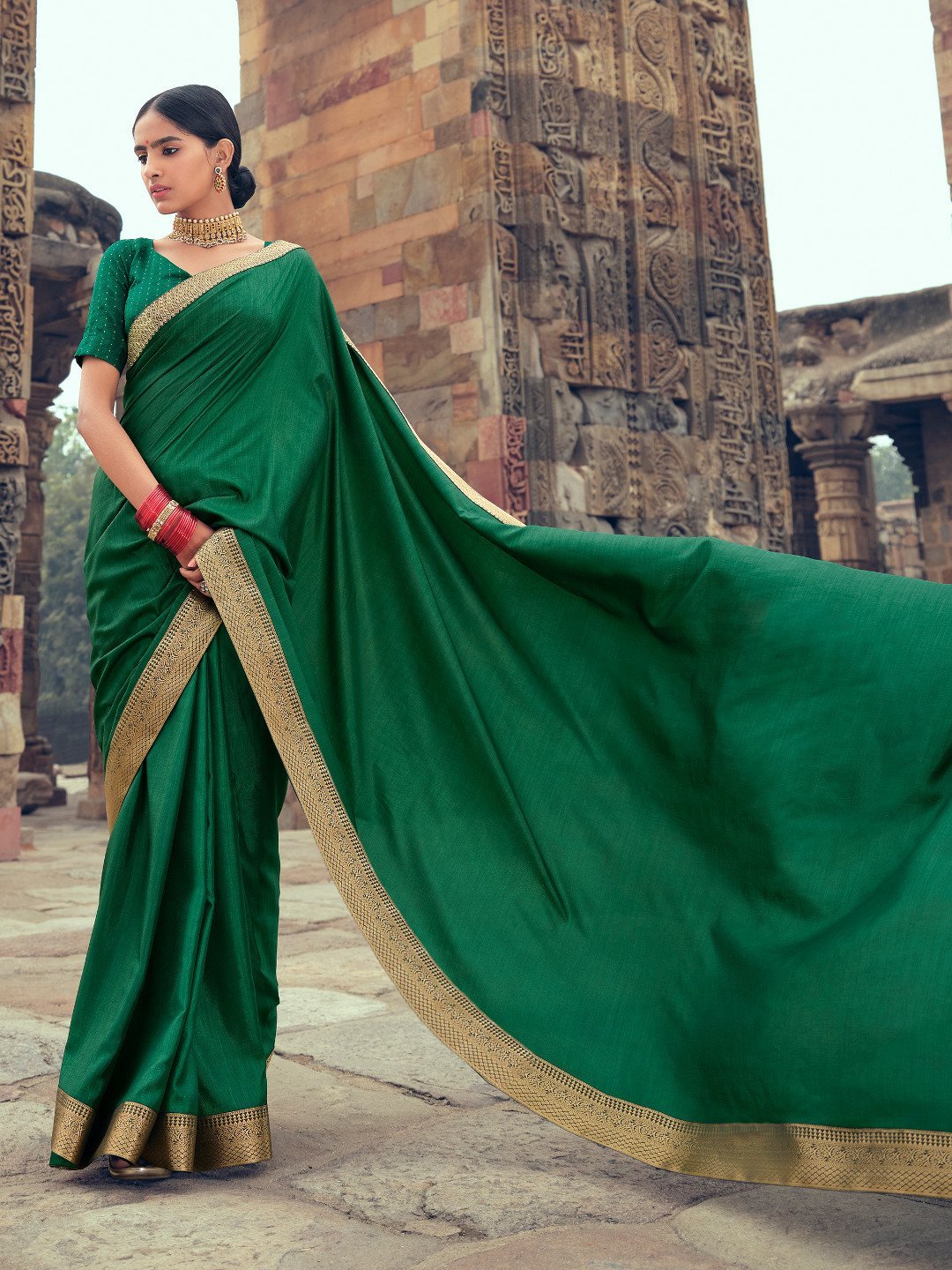 Vichitra Silk Woman Green Saree With Heavy Lace and Blouse - Stilento